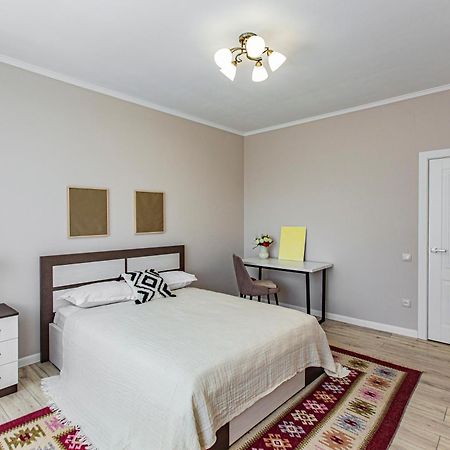2 Room Apartment In The Center Almaty Esterno foto
