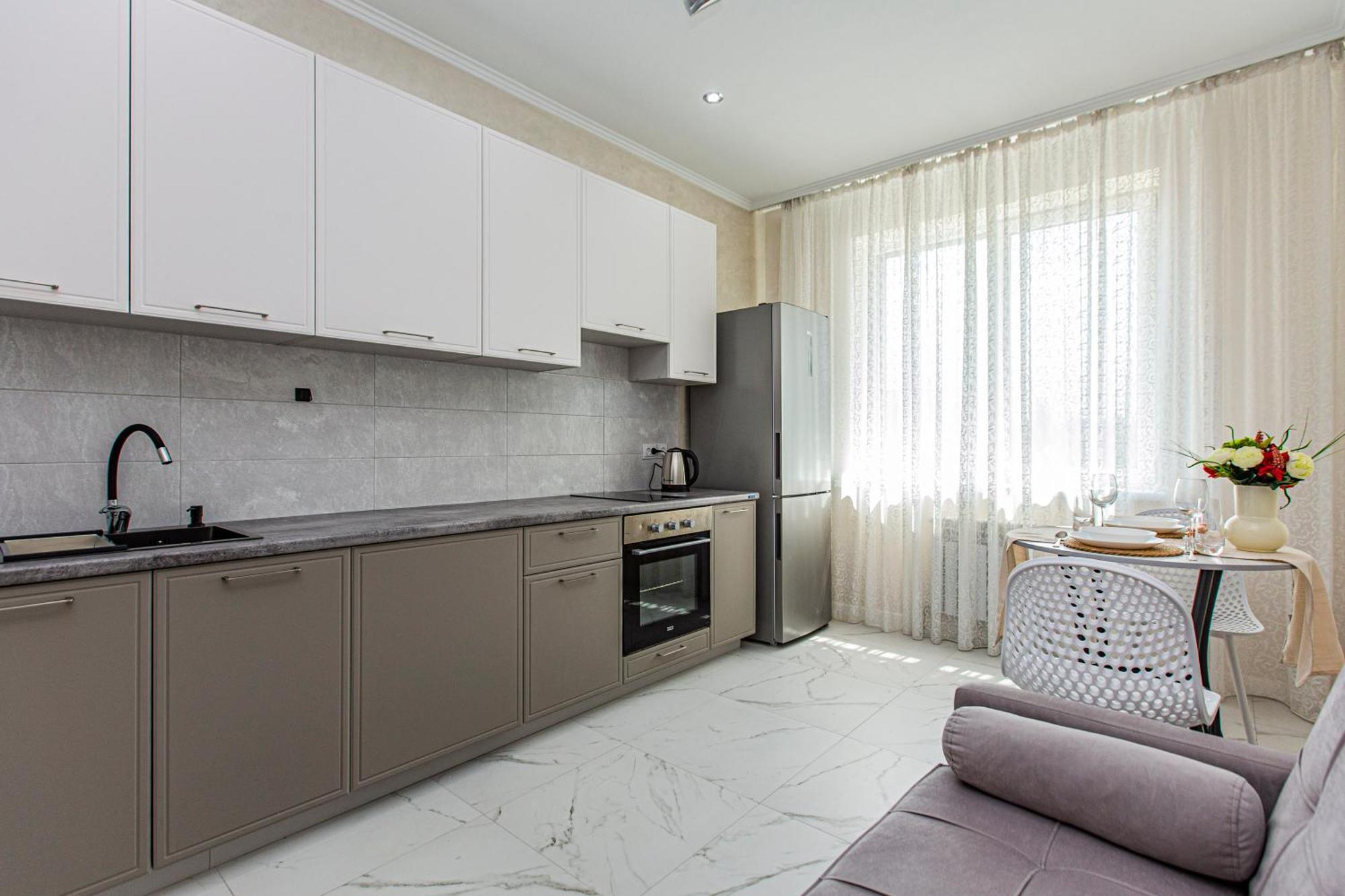 2 Room Apartment In The Center Almaty Esterno foto