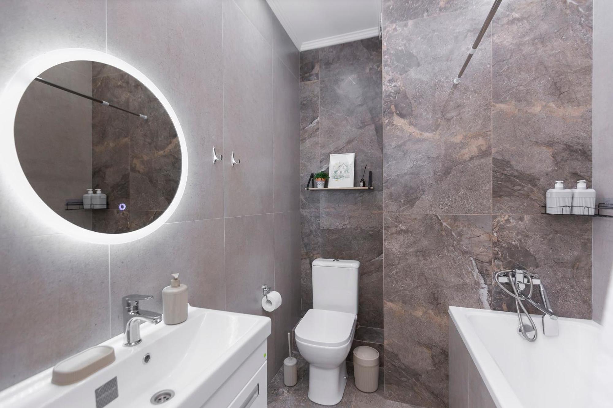 2 Room Apartment In The Center Almaty Esterno foto
